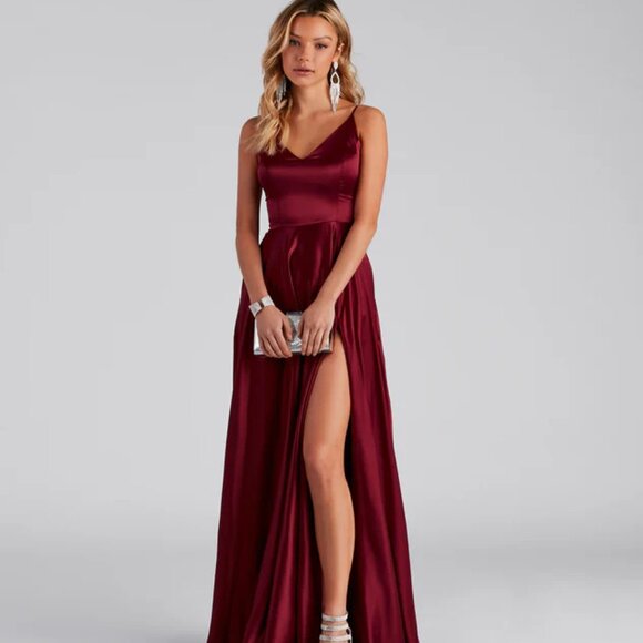 NWT Windsor Formal High Slit Burgundy Dress with pockets! (size 3) - Picture 1 of 5